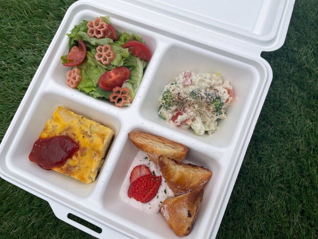 川口の隠れた桜の名所でお花見ランチ！プラントベースカフェ「1110 CAFE/BAKERY」で、期間限定のデリボックスの提供を開始