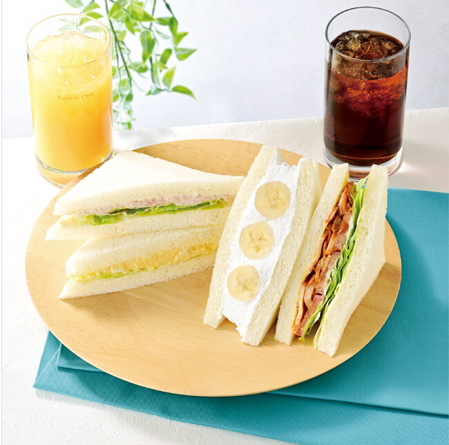 『カフェ・ド・クリエ』、毎日手づくりのフレッシュサンドイッチにタンドリーチキンとバナナホイップ、ニューヨークチーズケーキが3月２１日に新登場！
