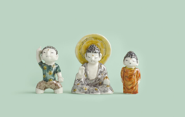 日々の暮らし、ささやかな祈りに寄り添う陶像。松本慶一郎「ほほ笑む仏たち」展　銀座にて開催中