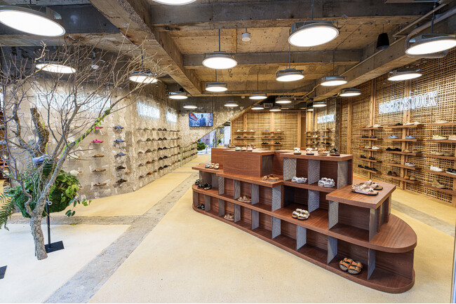 BIRKENSTOCK二店舗目となるコンセプトストアが新宿にオープン