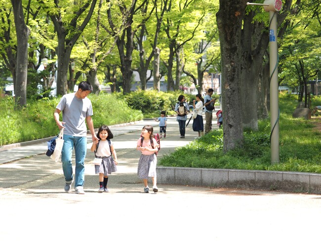 ランドセル選びを特別な時間に。株式会社生田がランドセルを背負って公園を散策できる体験イベントを開催