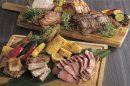 チキンケバブや牛肉の鉄板焼きなどシェフが目の前で仕上げるライブキッチンで出来立てお料理をお楽しみいただけます チキンケバブや牛肉の鉄板焼きなどシェフが目の前で仕上げるライブキッチンで出来立てお料理をお楽しみいただけます