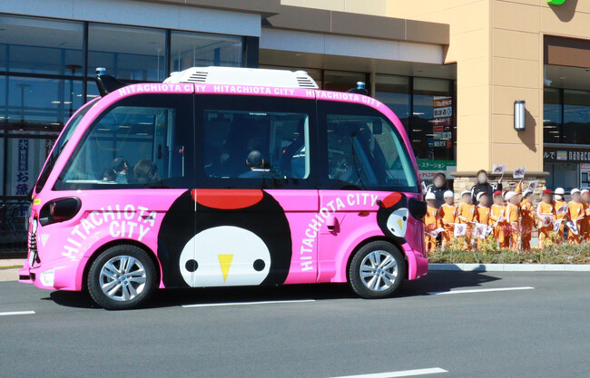 自動運転「レベル４」対応の新型EVバス「EVO」が、常陸太田市で国内初の定常運行を開始　みつばコミュニティがオペレーター業務を担当