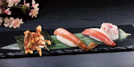 春のお祝いごとを華やかに彩る「極上かに」フェア
—3月22日（金）から期間・数量限定で開催—
ハイグレード店の「無添蔵」では「春の徳島・鳴門」フェアがスタート