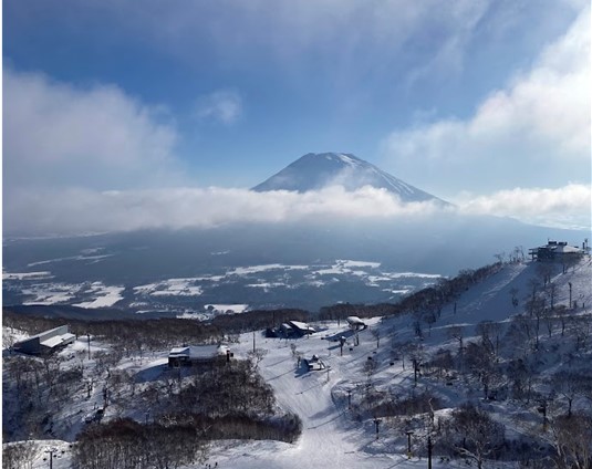 ニセコはゴールデンウイークもスノーシーズン！スプリングシーズン開始のお知らせ