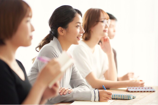 「セラピストスクール選びには○○が重要！？」セラピストスクールに通学経験のある30代の女性642名に通学内容に関する意識調査を実施