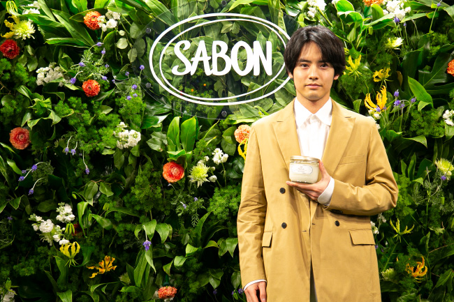 俳優・赤楚衛二さんが「ご褒美時間」や「ボディスクラブ」にまつわるエピソードを披露