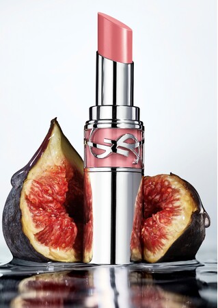 YSLが11年ぶりに贈る、待望の新リップスティックシリーズYSL ラブシャイン リップスティック誕生。溢れるツヤ、唇の上でとろける薄膜、フルーツオイルインで続く潤い。