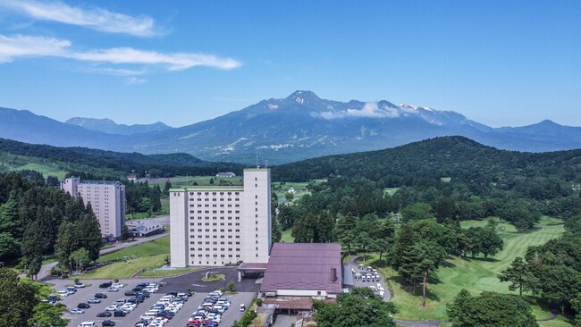 アパリゾート上越妙高2024グリーンシーズンオープン！　妙高山を望むインフィニティプールとバレルサウナが登場