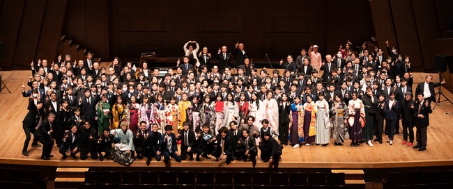 iU　第１期生１４１名が卒業！