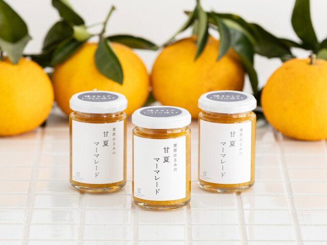 2024年4月1日（月）、料理家 栗原はるみプロデュースのオリジナル食品ブランド「ゆとりのキッチン」から、季節限定「栗原はるみの甘夏マーマレード」新発売
