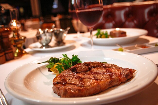 【AKARENGA STEAK HOUSE】平日限定ディナーショートコースの販売を開始