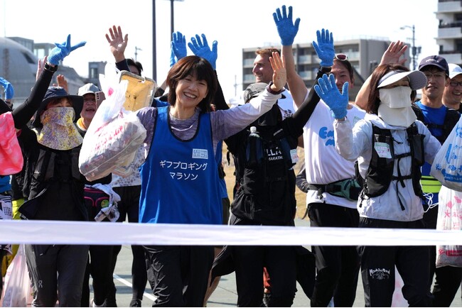 高橋尚子さんとジョギングしながらごみ拾い　長良川から海ごみゼロを目指す「ギフプロギングマラソン」を開催しました