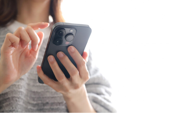 【スマホの機種変・買い替え】”きっかけ”と”頻度”はどれくらい？不満な点2位は「データ移行が面倒」84%の人が不満な1位は？