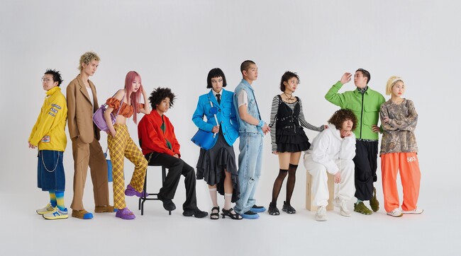 「CAMPER（カンペール）」24SS LOOKBOOK公開、多様性を表現した10スタイルを提案