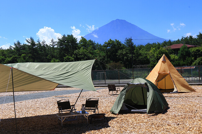 山梨県鳴沢村　春キャンプにおすすめの富士山を望むオートキャンプ場「富士緑の休暇村」が4月1日より営業開始！新宿・横浜・静岡から車で約90分　大自然の中にありながら、温泉・コンビニが近くて便利！