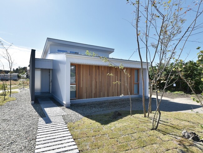 地場工務店の匠が手掛けた断熱リノベの実例集『断熱リノベの匠』を展開。第5弾は、断熱リノベとデザインで新たな命を吹き込む事例を公開