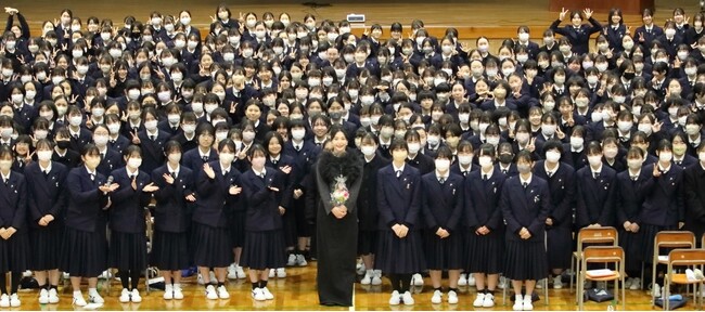 モデル　知花くらら氏による講演会実施 光ヶ丘女子高等学校×カンコー学生服「知花くららさんから学ぶ　トライすることの大切さ」