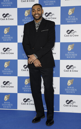 【BURBERRY】ケイノがロンドンで開催されたロイヤル・テレビジョン・ソサエティ アワードでバーバリーを着用