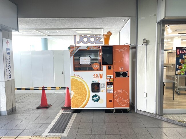 京阪本線 香里園駅の駅ナカで350円搾りたてオレンジジュース自販機IJOOZが稼働開始！
