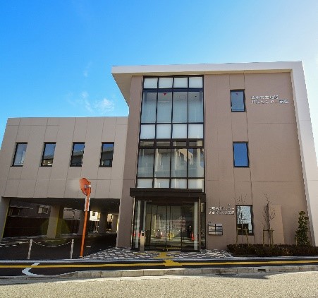 ひとり親家庭支援を拡充 離れて暮らす親と子の交流支援などを開始