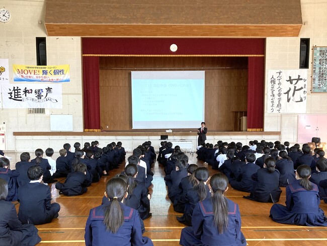 【講演実施レポート】「インターネットの正しい使い方とは？」アディーレの弁護士が福岡県久留米市立の中学校で講演を実施