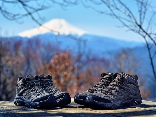 MERRELLのブランドアイコン・ハイキングシューズ「MOAB 3 MID GORE-TEX(R)」から好日山荘の創業100周年を祝した ” 100周年記念限定オリジナルカラー” が登場