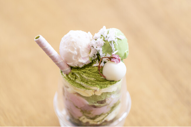 【4月１日販売開始】“桜”と“抹茶”を組み合わせた春の彩りを感じる「春の抹茶ティラミスパフェ」