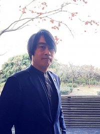 緑で囲う中庭の豊かな心地よさ。～水盤と緑で醸す回廊の家～