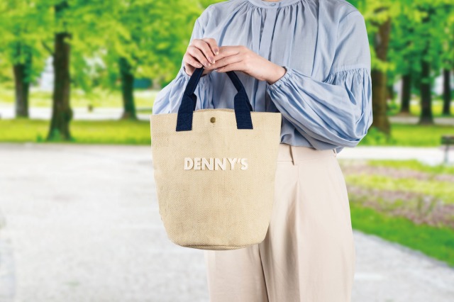 デニーズの特別企画 「HAPPY BAG 2024」の綿麻バッグと保冷バッグ、POPを製作2024 年4 月19日（金）～5月12日（日）期間限定販売