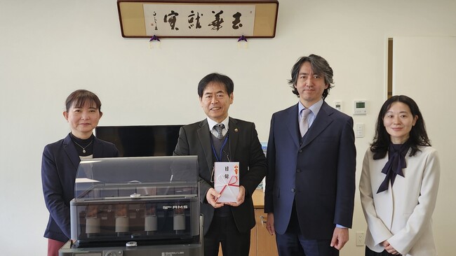 私募債を発行し、手数料で3Dプリンターを就実小学校へ寄贈しました