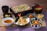 ４月１０日（水）から爽やかな香りが特徴の『紫蘇そば』が登場「藁焼きかつお」を使用したセットメニューもご用意