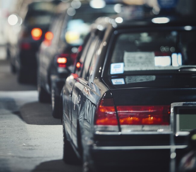 タクシー業の倒産増、過去10年で最多の33件　深刻な「ドライバー不足」で営業断念 燃料高も追い打ち