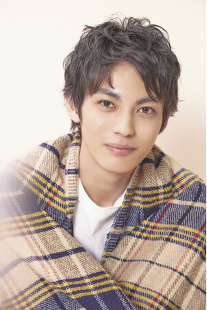 神尾楓珠が「ブランケット男子」に！　豪華グラビア＆両面ピンナップ付録掲載の『女性セブン』最新号は本日発売です！