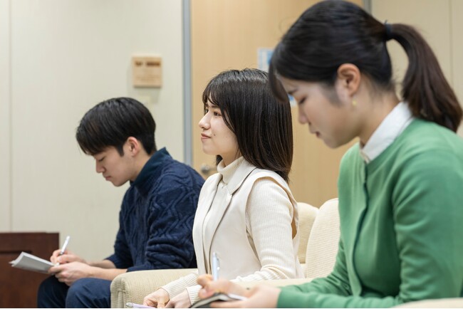 ミラサスが大学生による『学生取材プロジェクト』を始動。第一弾は、りそなホールディングスへの取材を実施。