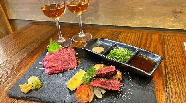 国産桜肉×ロゼワインでお花見気分を堪能！【大衆馬肉酒場馬王十三店】