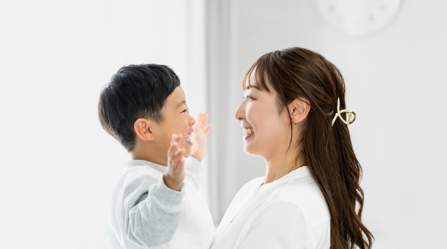 「うららか相談室」を運営するココドコロが、かながわ労働センターへの業務提供を開始。オンラインカウンセリングで神奈川県のママ・パパの仕事と育児の両立を応援
