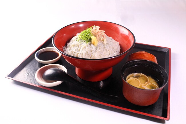「青島海鮮料理 魚益」から春の新メニュー登場！宮崎県日向灘産「しらす」をたっぷり使った『海幸彦生しらす丼』を4月12日(金)からスタート