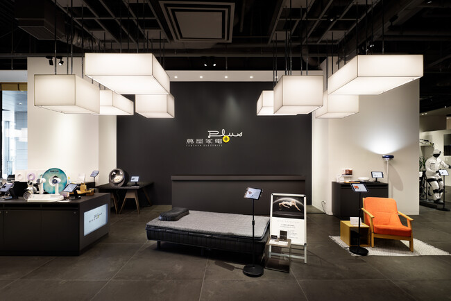 AI飛行カメラ「HOVERAir X1 Smart」、次世代型ショールーム「蔦屋家電＋」で展示スタート
