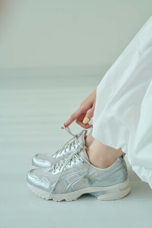 ＜スナイデル＞スポーツブランド「ASICS」で人気を誇るスニーカー「GEL-1090v2」の別注カラーが登場！＜4月8日(月)＞
