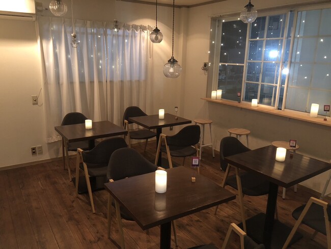 アイスは別腹三田店・２階リニューアル！「深夜23時のオシャレなイートイン」で、「夜アイス」をゆっくりとお楽しみ頂けます。