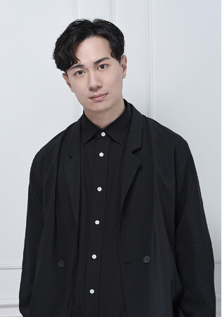 人気声優・鈴木達央が歌う「シングルベッド」の撮り下ろし本人出演映像を4月14日よりDAMで配信撮影で使用したサイン入りグッズが当たる歌唱キャンペーンも実施