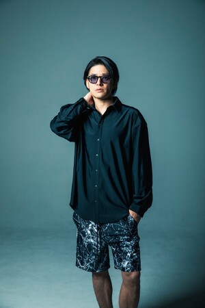 今年還暦を迎える俳優・高橋克典がメンズファッション誌『Rudo』の表紙に登場！