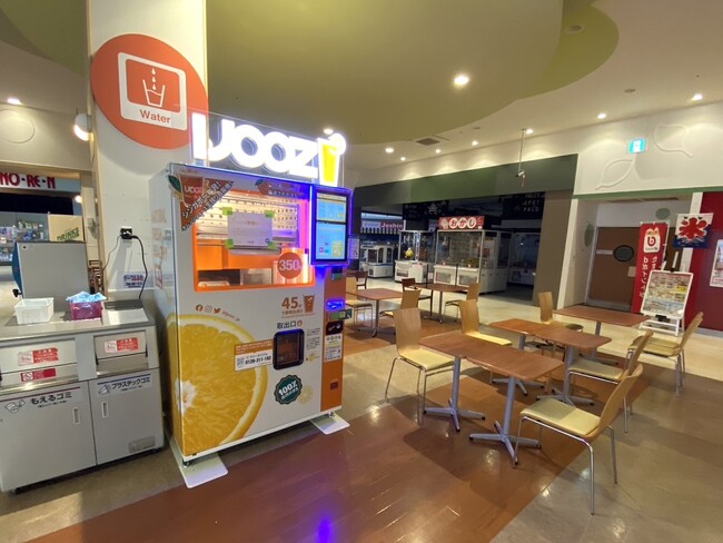 【三重県津市】イオンタウン津城山で350円搾りたてオレンジジュース自販機IJOOZが稼働開始！