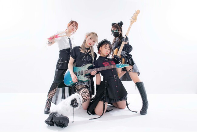 フィロソファー&ラッパー苑茜＋Vo＆Gt蒼来率いるメタルバンド×TikTokライブNo.1アーティストH14＋DJ Mass MAD Izm*率いるミクスチャーロックバンド=全英詞コラボ曲を初披露！