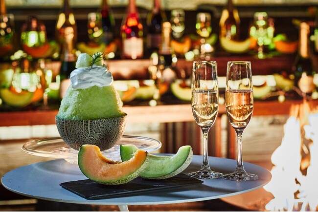 【星野リゾート　トマム】北海道の夏夜に旬のメロンとシャンパンで優雅なひとときを過ごす「メロンシャンパンテラス」開催｜期間：2024年6月1日～8月31日