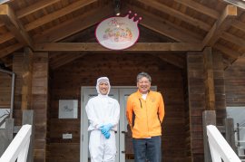 チーズ職人・佐藤さん(左)と、ゆと森倶楽部・斎藤シェフ(右) チーズ職人・佐藤さん(左)と、ゆと森倶楽部・斎藤シェフ(右)