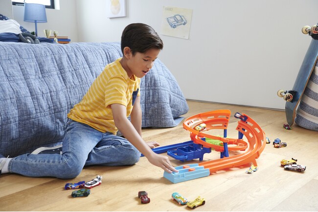 スパイラルコースで２台同時に走らせて迫力あるレースが楽しめる！世界No.1のミニカーブランドHot Wheelsから、『ホットウィール スパイラルレース プレイセット』が、4月中旬発売開始！