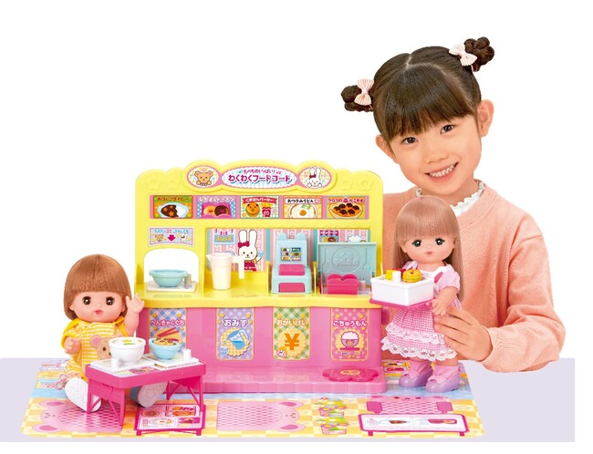 メルちゃんがフードコートでおしょくじできる「たべものいっぱい！わくわくフードコート」が新登場！