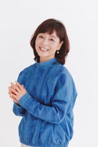 帝京平成大学のファミリーマート店内放送CMに声優の日髙のり子氏を起用 ― 「帝京平成大学のここがすごい！」「帝京魂！」のフレーズでおなじみ